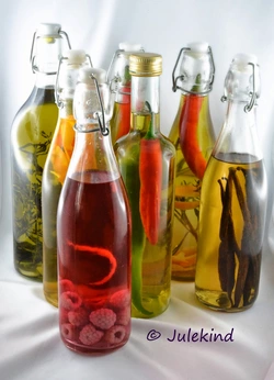 Essig mit Olivenöl verwenden